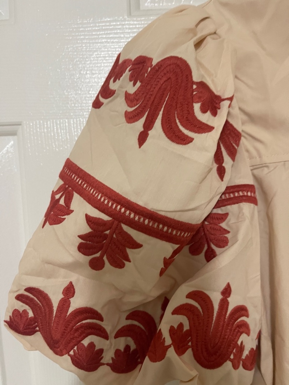 Entro- Puff-Sleeve Top in Cream with Red Accents - size medium - Picture 4 of 4
